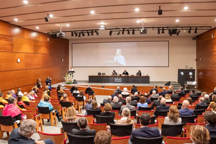 Anna Gener, CEO de la consultora inmobiliaria  Barcelona Savills Aguirre Newman, ha impartido la lección inaugural del acto de apertura del curso 2021-2022 de la Universitat Internacional de Catalunya