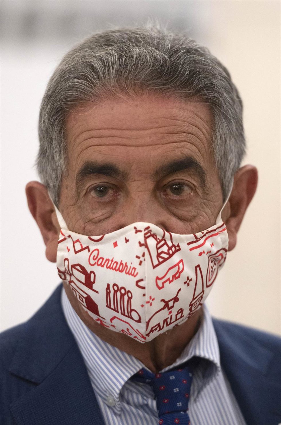 El presidente de Cantabria, Miguel Ángel Revilla, ofrece declaraciones a los medios, después de una reunión con la ministra de Transportes, Movilidad y Agenda Urbana, en la sede del Ministerio