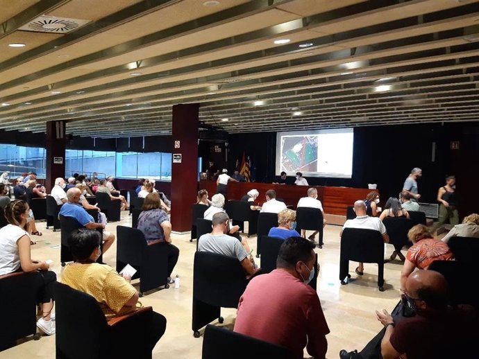 Reunión de vecinos de Can Garriga con representantes del Consell de Mallorca.