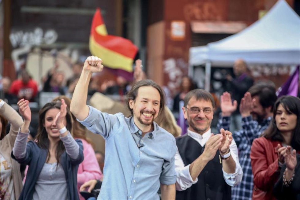 Archivo - Pablo Iglesias, Irene Montero y Juan Carlos Monedero en un acto de precampaña de Podemos en Madrid