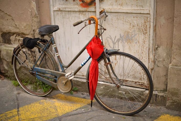 Bicicleta y paraguas