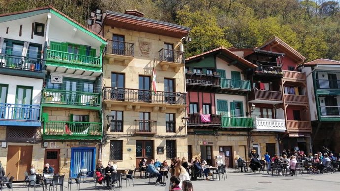 Archivo - Los vascos prevén un gasto medio esta Semana Santa de 297 euros, un 27% menos que en 2019