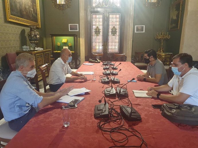 Reunión del Ayuntamiento de Sevilla con los hosteleros