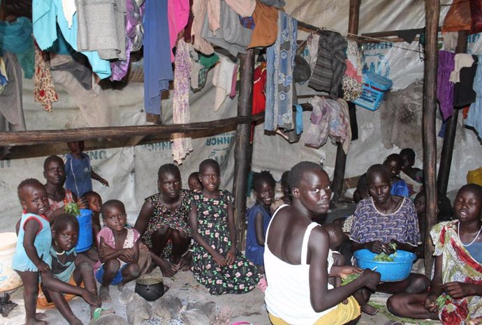Archivo - Refugiados sursudaneses en el centro de recepción de Gambella (Etiopía)