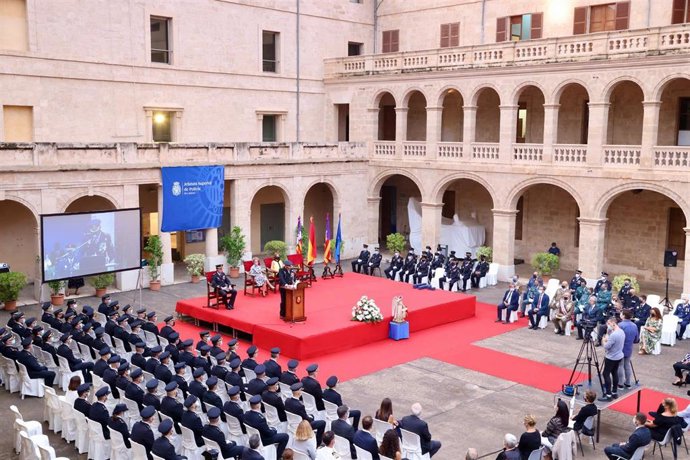Acto institucional del Día de la Policía, que ha tenido lugar en el patio de la Misericrdia.