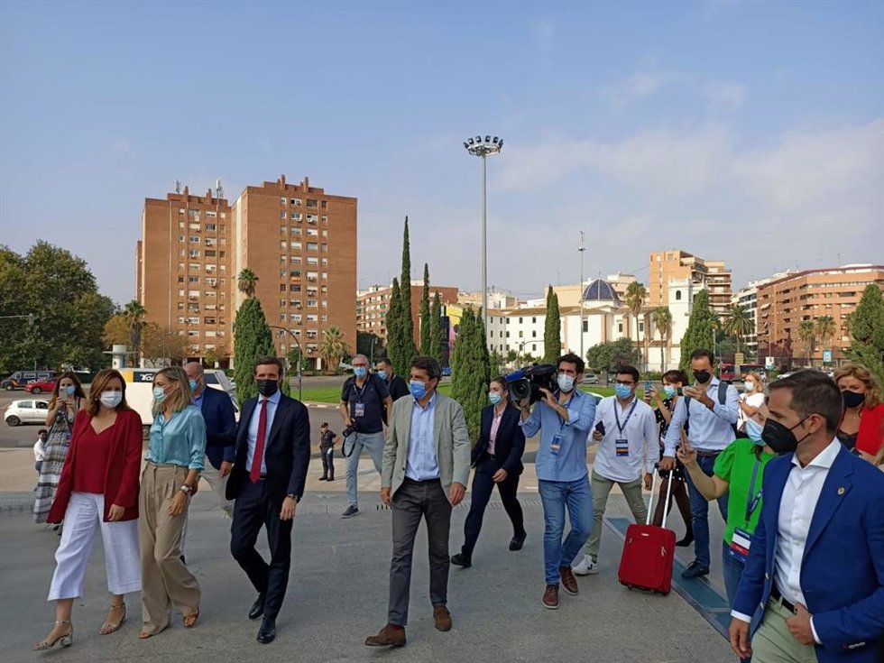 El presidente del PP, Pablo Casado, a su llegada al auditorio de la Ciudad de las Artes y las Ciencias, donde se celebra la jornada del sábado de la Convención Nacional del Partido Popular.