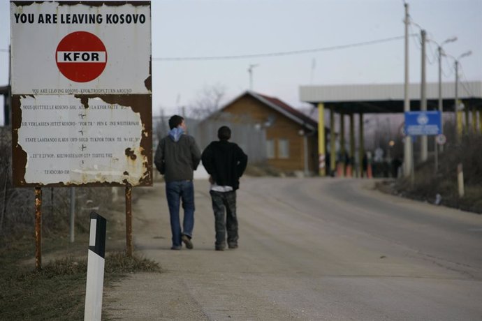 Archivo - Vista de la frontera entre Serbia y Kosovo
