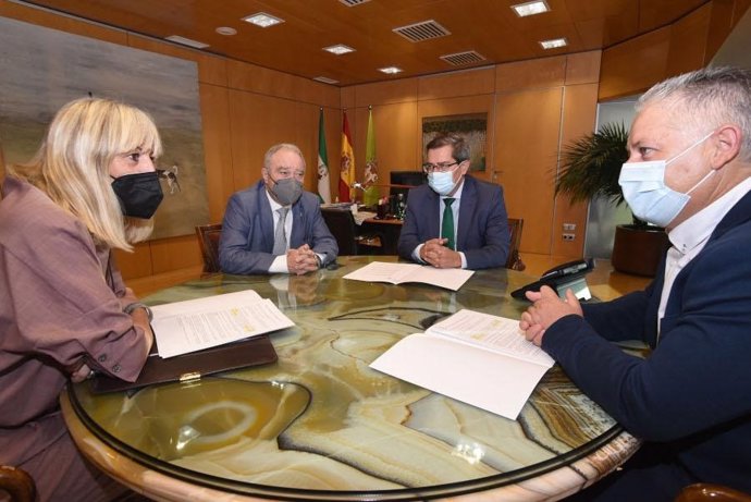Las diputaciones de Huesca y Granada piden cambiar la legislación para reforzar la delegación de competencias municipales.