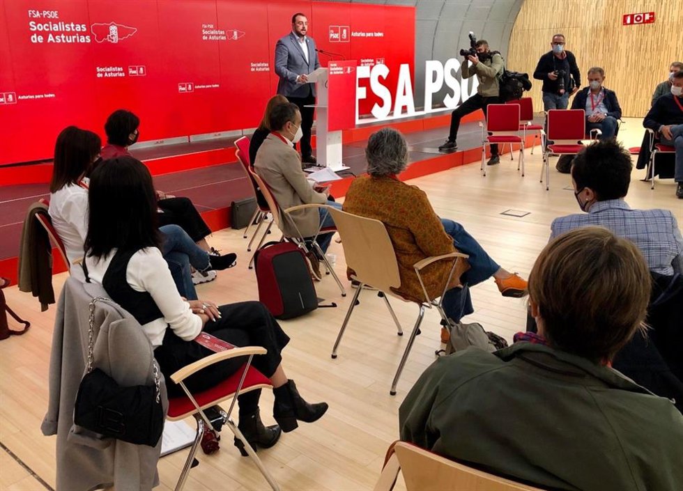 El secretario general de la FSA-PSOE y presidente del Principado de Asturias, Adrián Barbón
