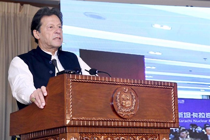 Archivo - 21 May 2021, Pakistan, Islamabad: Pakistani Prime Minister Imran Khan speaks during the inauguration ceremony of the Karachi Nuclear Power Plant Unit-2 in Islamabad. Photo: -/PPI via ZUMA Wire/dpa