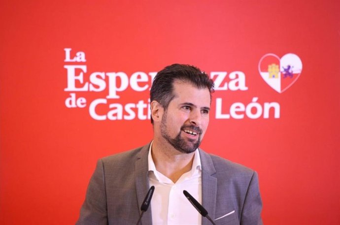 El secretario general del PSOECyL, Luis Tudanca, durante su intervención en la convención de delegados para el 40 Congreso Federal que se celebrará en Valencia los días 15, 16 y 17 de octubre.