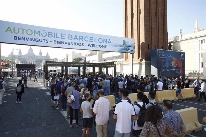 Automobile Barcelona 2021 en su primer día abierto al público en el recinto Montjuc de Fira de Barcelona