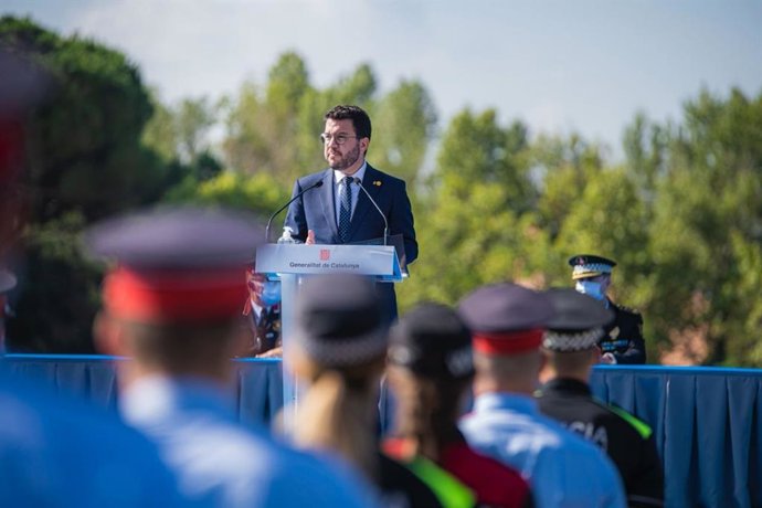 El president de la Generalitat, Pere Aragons, durant l'acte d'entrega de diplomes de la 34 promoció de l'Escola de Policia de Catalunya