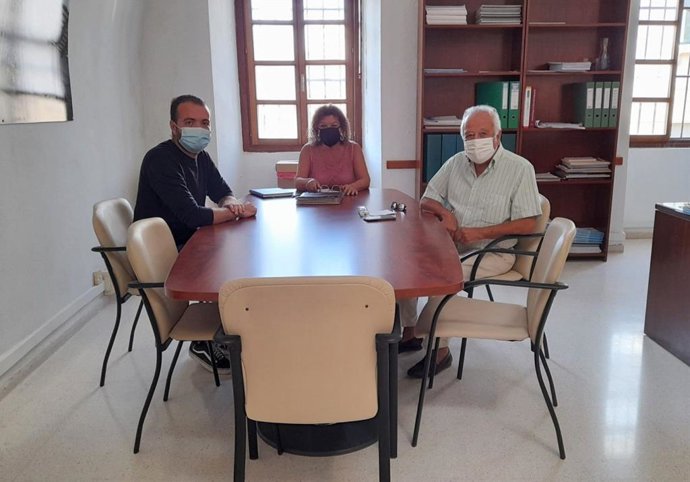 La concejala de Vivienda del Ayuntamiento de Cádiz y presidenta de Procasa, Eva Tubío, se ha reunido esta semana con la Asociación de Familiares, Allegados y Personas con Enfermedad Mental (Faem)