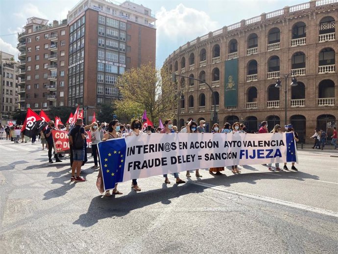 Una manifestación reclama una "solución definitiva" a la consolidación del personal interino en la función pública