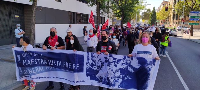 Concentración para reclamar el regreso de la Maestra Justa Freire al callejero de Madrid