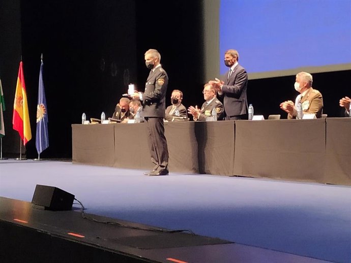 La Policía Nacional celebra su festividad en Sevilla con la imposición de las Cruces al Mérito Policial