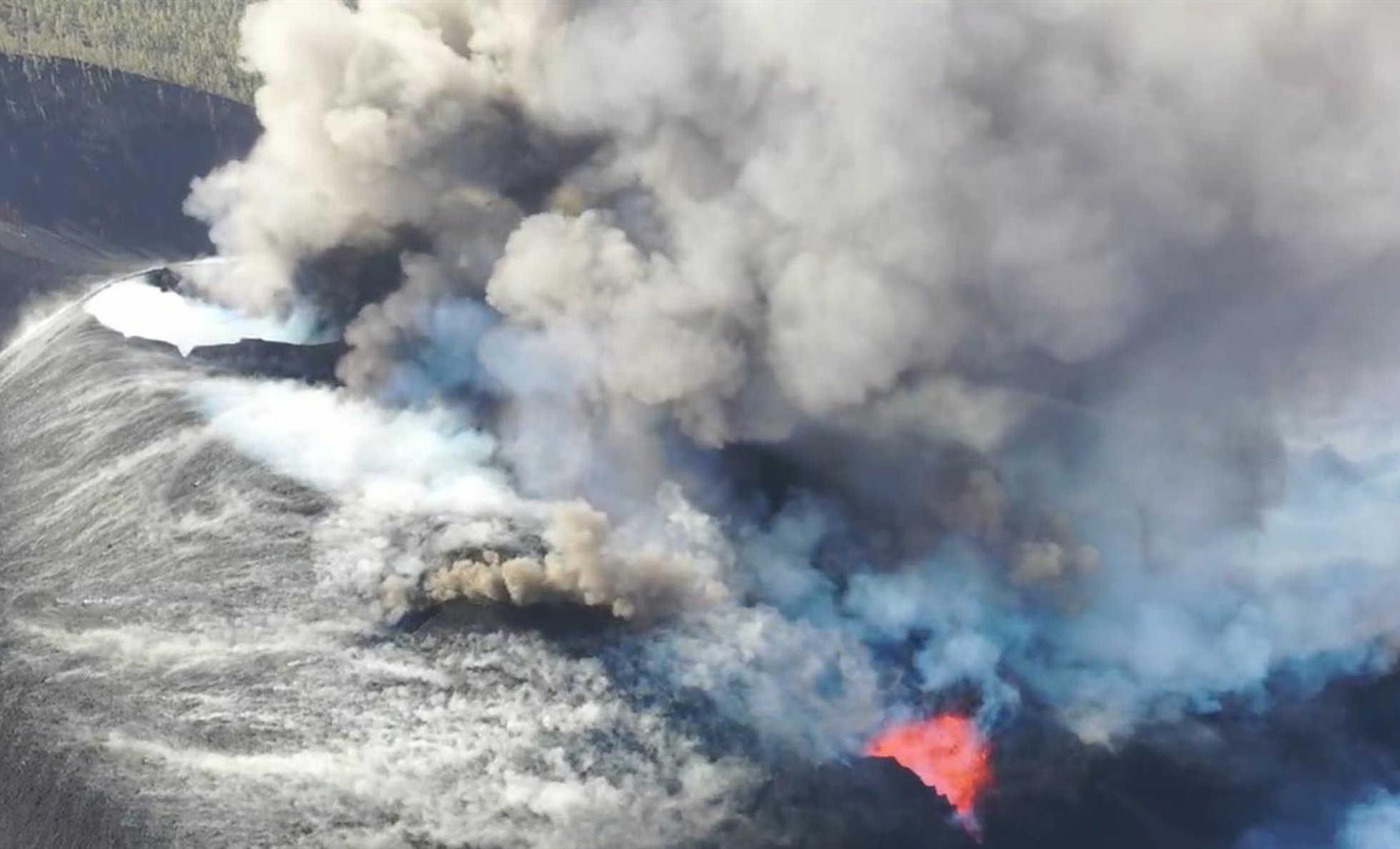 The La Palma volcano already affects more than a thousand homes and destroys the irrigation connection in El Remo Images of the new emission focus