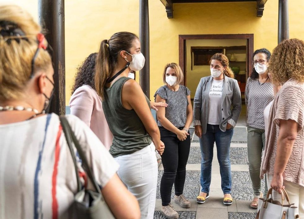 La consejera de Derechos Sociales, Noemí Santana, en un encuentro en la Casa Massieu