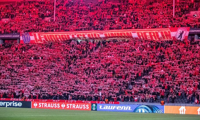 30 September 2021, Berlin: Union Berlin fans cheer on the stands prior to the start of the UEFA Europa Conference League group E soccer match between 1. FC Union Berlin and Maccabi Haifa at Olympiastadion. Photo: Andreas Gora/dpa