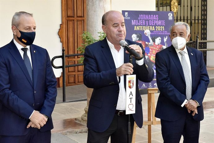 Presentación del partido de balonmano femenino España-Eslovaquia en Antequera