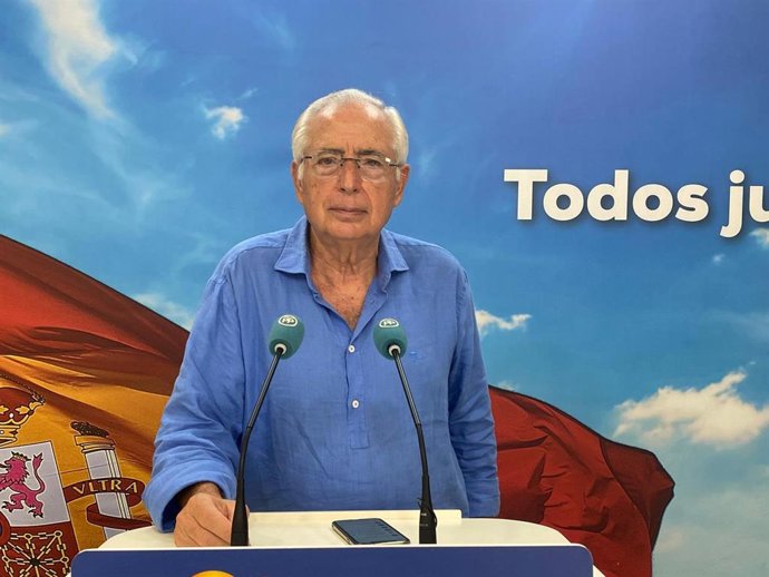 Archivo - El presidente del PP de Melilla, Juan José Imbroda, en rueda de prensa, foto de archivo