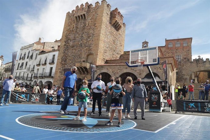 Cáceres disfruta del Plaza 3x3 CaixaBank con más de 250 participantes
