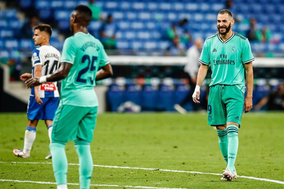 Archivo - Benzema y Vinicius en un partido entre el Real Madrid y el Espanyol