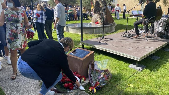 El Ayuntamiento de Beriáin inaugura el parque de la memoria y homenajea a 19 asesinados durante el franquismo.