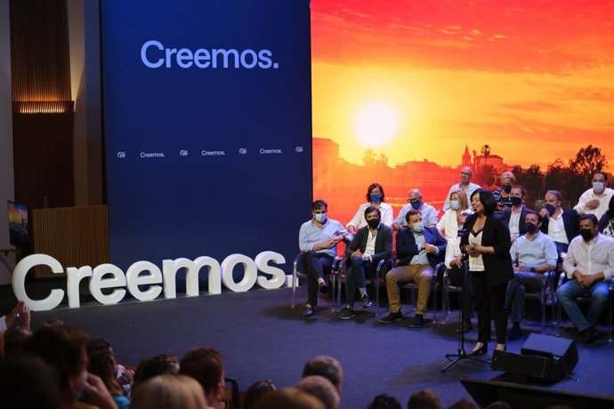 Militantes del PP en la Convención Nacional de Valencia.
