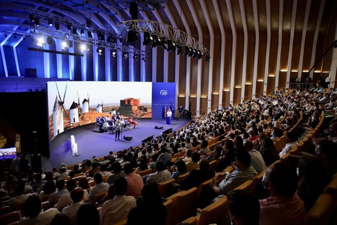 El líder del PP en C-LM, Paco Núcñez, en la Convención de Valencia.