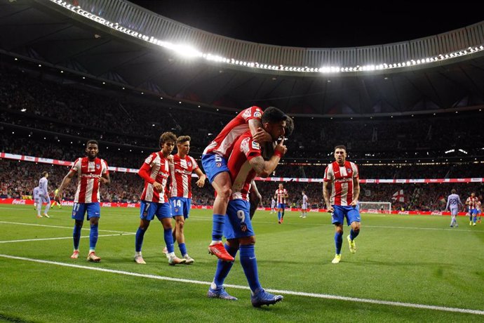 El Atlético celebra el gol de Luis Suárez al FC Barcelona