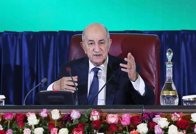 Archivo - ALGIERS, Feb. 16, 2020  Algerian President Abdelmadjid Tebboune attends a meeting of the Algerian government with local governors in Algiers, Algeria, Feb. 16, 2020. The Algerian government started on Sunday a two-day meeting themed ''For a ne