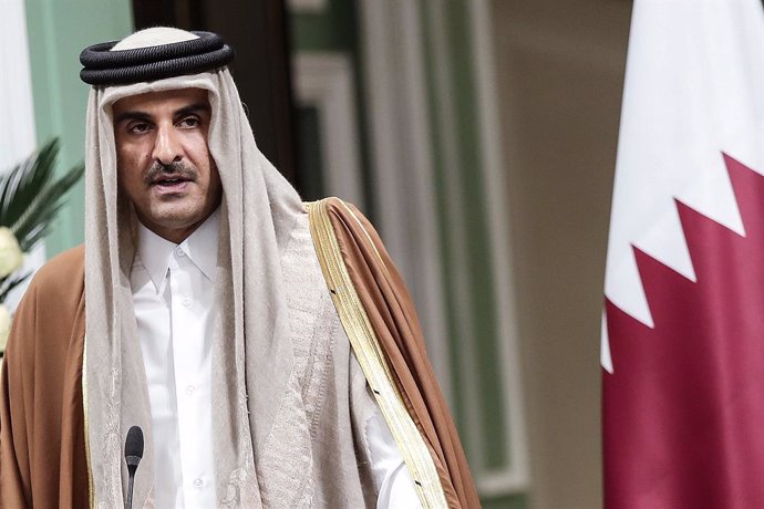 Archivo - FILED - 12 January 2020, Iran, Tehran: Emir of Qatar Tamim bin Hamad Al Thani speaks during a joint press conference with Iranian President Hassan Rouhani (not pictured) after their meeting at Sa'dabad Palace Complex. Qatar will hold its first