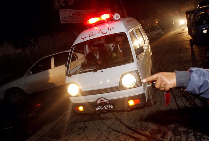 Archivo - Ambulancia en  Pakistán