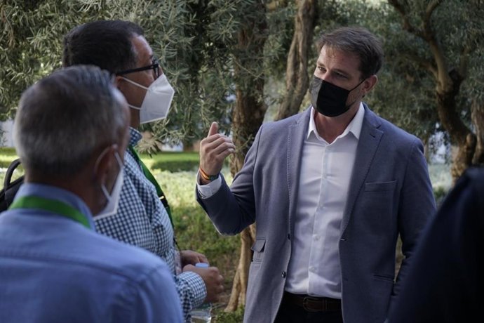 El diputado de Cs, Juan de Dios Sánchez, en una imagen de su encuentro con trabajadores de Alestis.