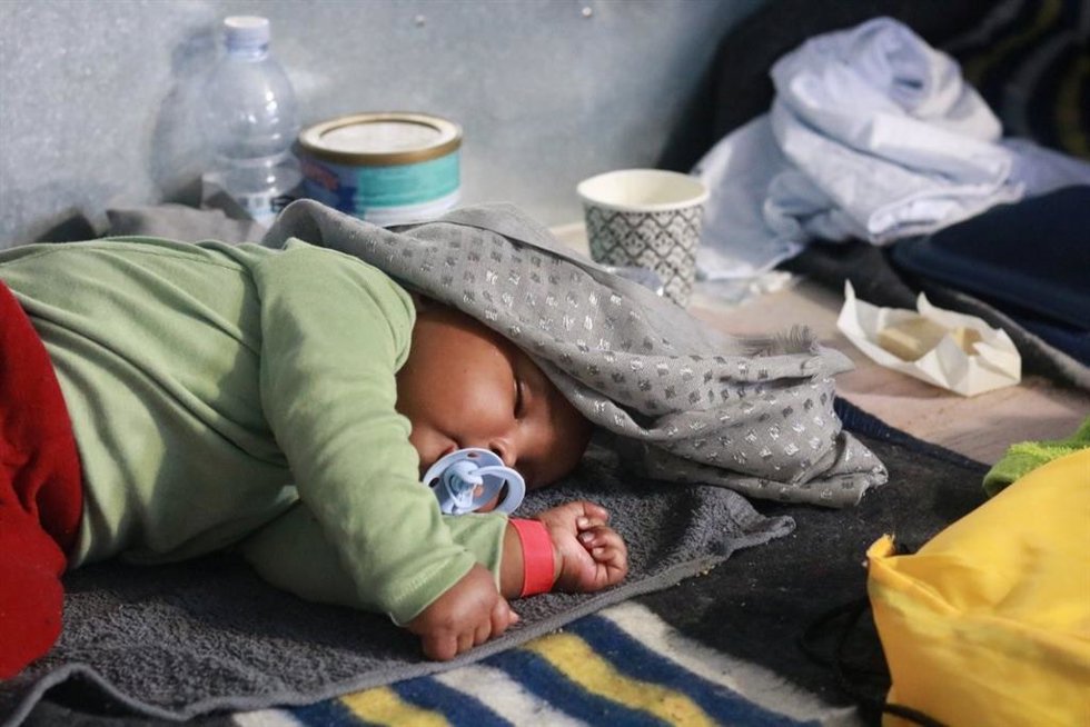 Archivo - Bebé migrante en Libia