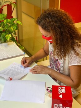 La presidenta del Consell, Catalina Cladera, presenta su candidatura para liderar a los socialistas de Mallorca.