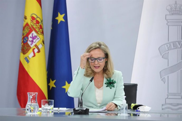 La vicepresidenta primera y ministra de Asuntos Económicos y Transformación Digital, Nadia Calviño, interviene en una rueda de prensa posterior a la reunión del Consejo de Ministros, a 21 de septiembre de 2021, en Madrid, (España). 