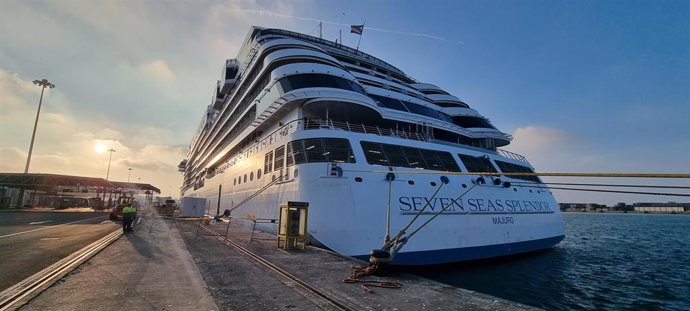 El crucero de lujo 'Seven Seas Splendor'