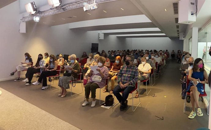 Público en una de las actividades celebradas en el Centro Cultural La Malagueta, dependiente de la Diputación de Málaga
