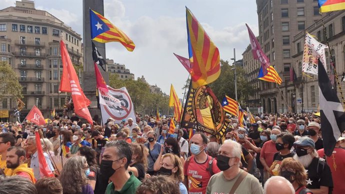 Manifestació a Barcelona per commemorar el quart aniversari de el 1-O