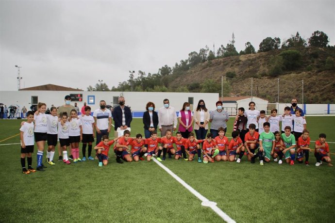 Ayuntamiento de La Zarza-Perrunal inaugura el campo de Fútbol La Laguna tras la mejora integral de las instalaciones