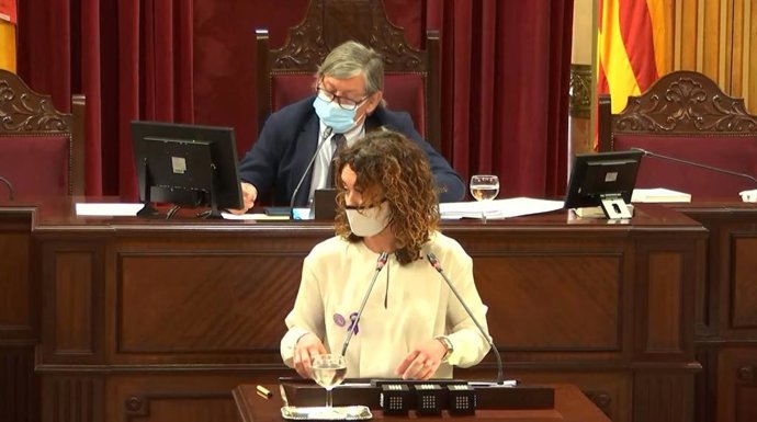 Archivo - La consellera de Hacienda y Relaciones Exteriores, Rosario Sánchez, en el pleno del Parlament. Archivo.