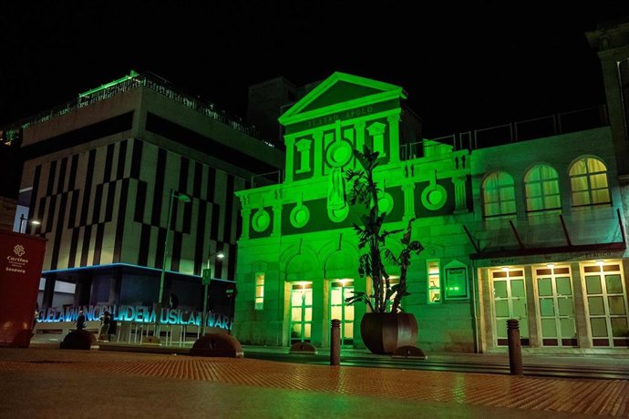 Almería se tiñe de verde por el Día Mundial del Ostomizado