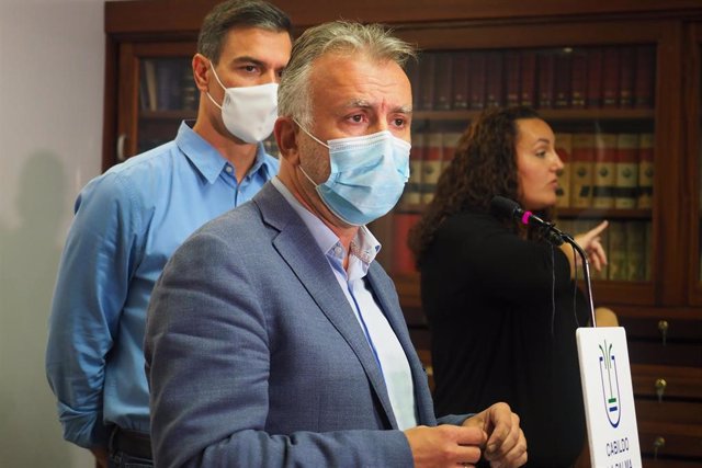 The president of the Canary Islands, Ángel Víctor Torres, responds to the media after a meeting with the Steering Committee of the Special Plan for Civil Protection and Attention to Emergencies due to volcanic risk (PEVOLCA), on September 20, 2021, in La Palma, Santa Cr
