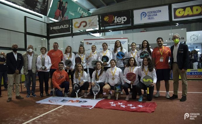La selección absoluta femenina de Madrid, campeona de España de pádel
