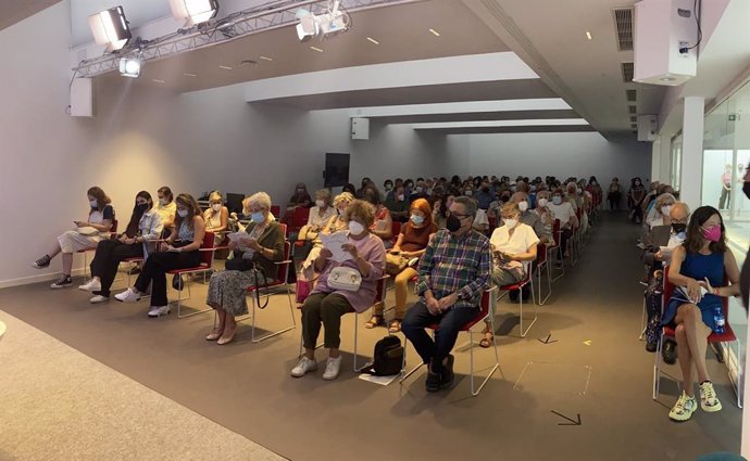 Público en una de las actividades celebradas en el Centro Cultural La Malagueta, dependiente de la Diputación de Málaga