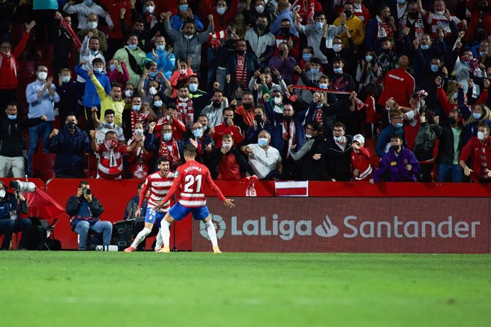 Ruben Rochina celebra el gol del triunfo del Granada ante el Sevilla