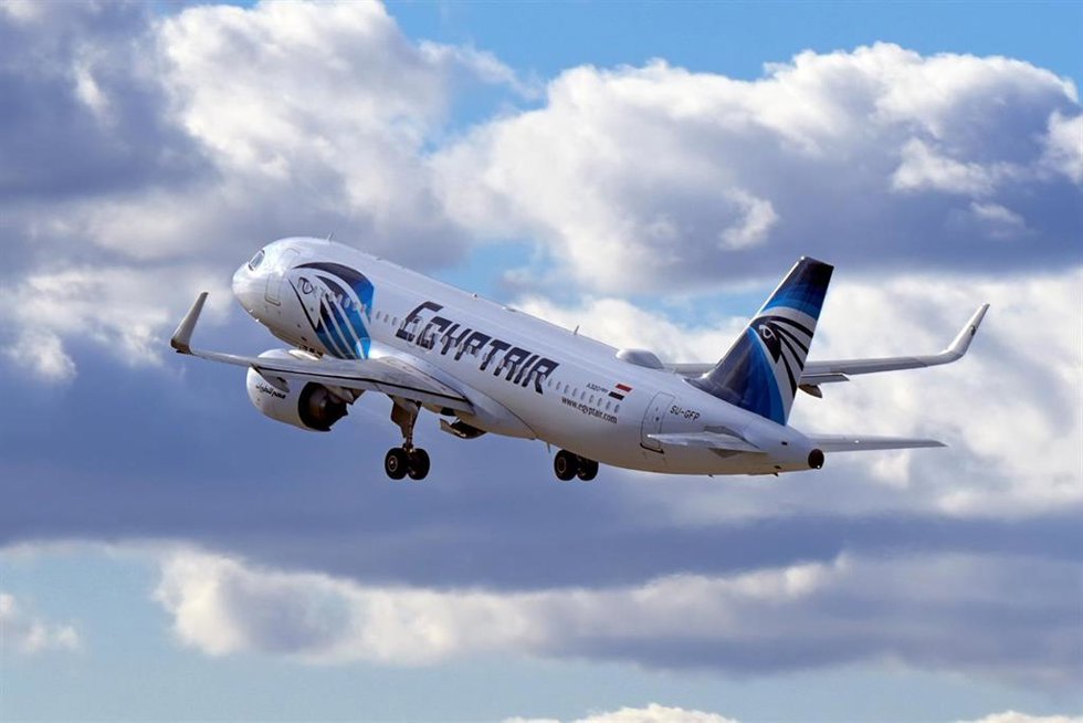 Archivo - Avión de la aerolínea egipcia EgyptAir